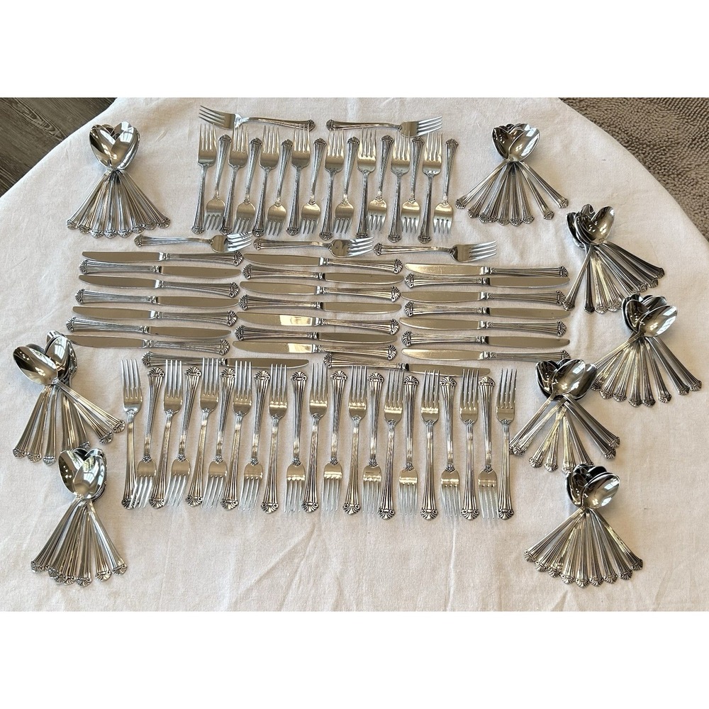 Oneida Baltimore 18/10 Flatware HUGE 134 Pc Set Near Service for 24